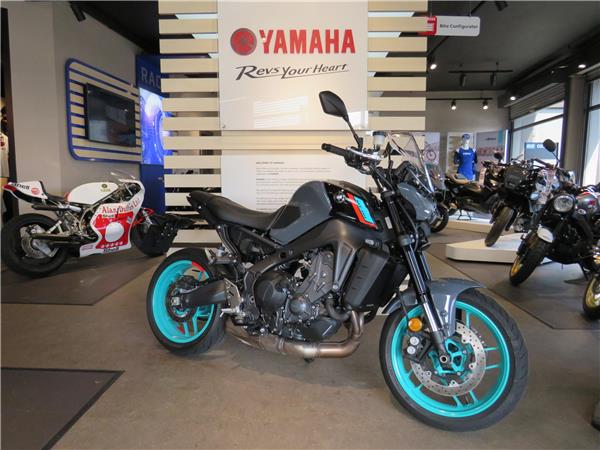 YAMAHA MT-09 