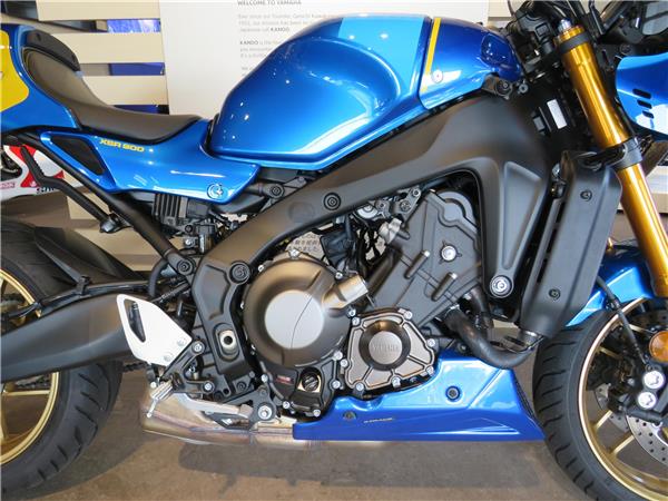 YAMAHA XSR900 