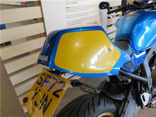 YAMAHA XSR900 