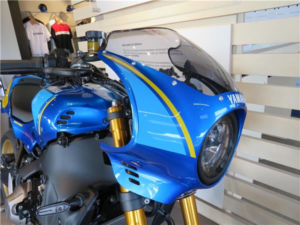 YAMAHA XSR900 