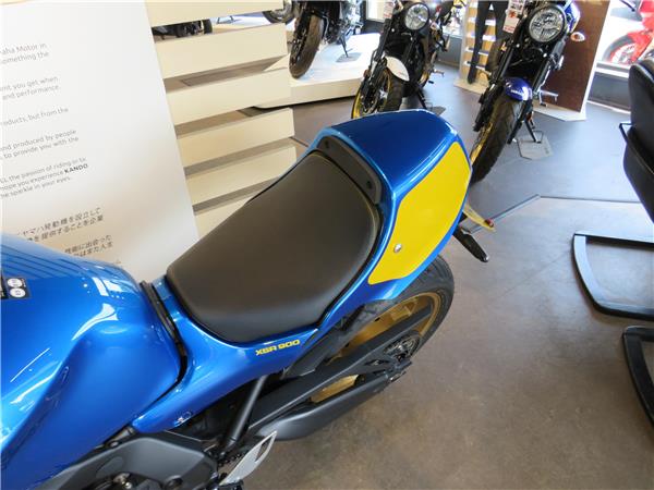 YAMAHA XSR900 