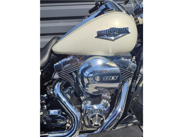 2014 HARLEY-DAVIDSON ROAD KING