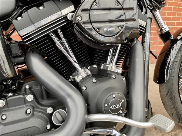 2016 HARLEY-DAVIDSON DYNA FXDB STREET BOB