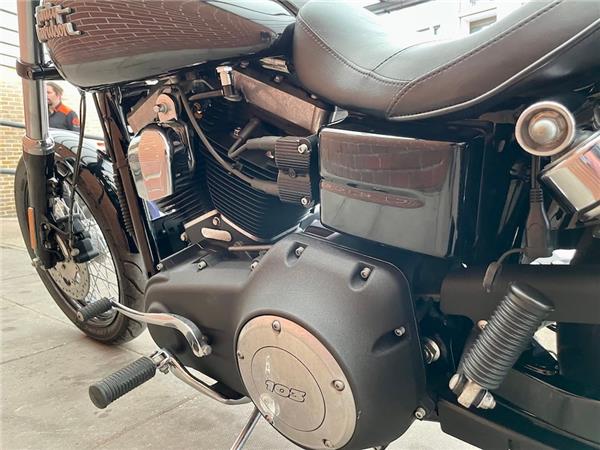 2016 HARLEY-DAVIDSON DYNA FXDB STREET BOB