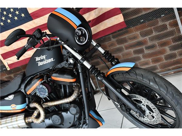 2011 HARLEY-DAVIDSON SPORTSTER XL883R ROADSTER