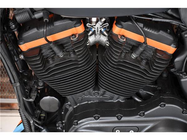 2011 HARLEY-DAVIDSON SPORTSTER XL883R ROADSTER