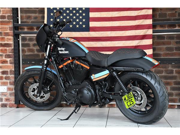 2011 HARLEY-DAVIDSON SPORTSTER XL883R ROADSTER