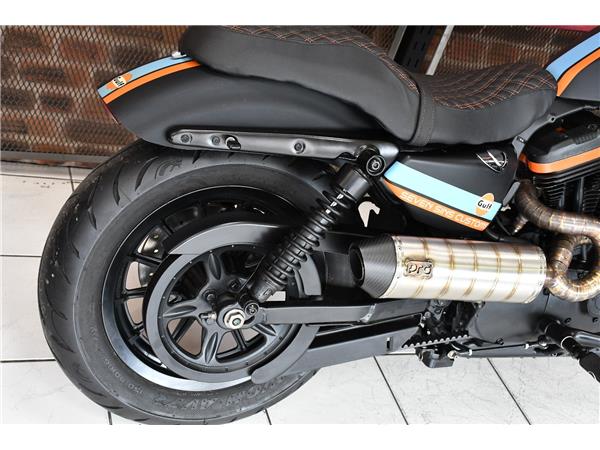 2011 HARLEY-DAVIDSON SPORTSTER XL883R ROADSTER