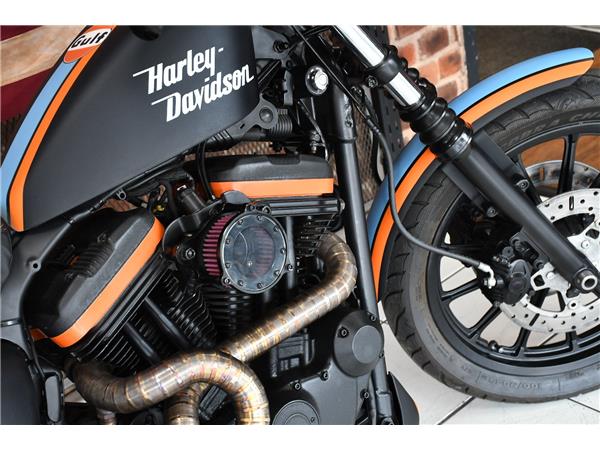 2011 HARLEY-DAVIDSON SPORTSTER XL883R ROADSTER