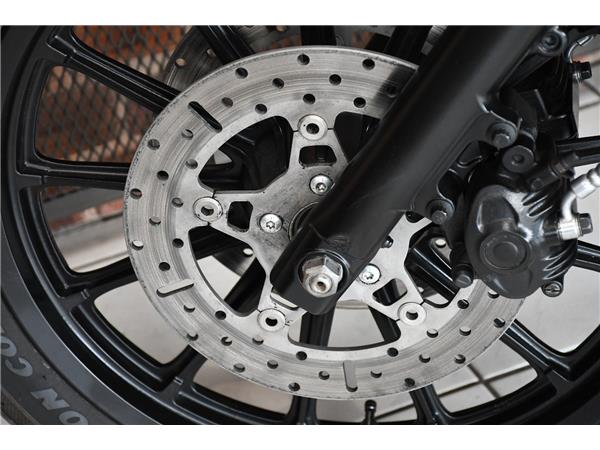 2011 HARLEY-DAVIDSON SPORTSTER XL883R ROADSTER