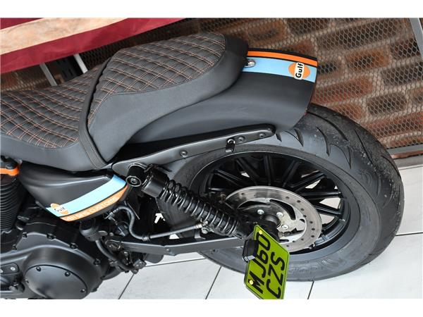2011 HARLEY-DAVIDSON SPORTSTER XL883R ROADSTER
