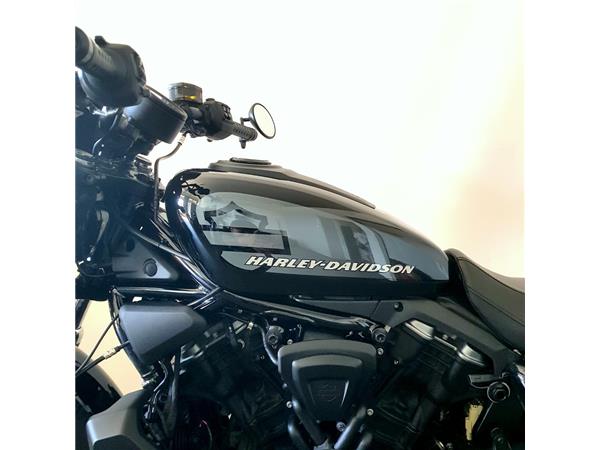 HARLEY-DAVIDSON NIGHTSTER