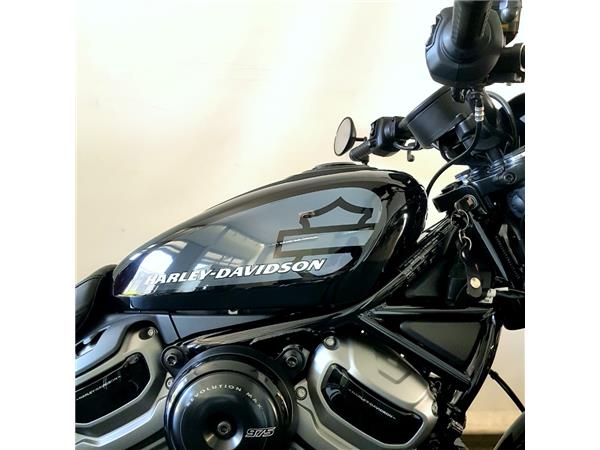 HARLEY-DAVIDSON NIGHTSTER