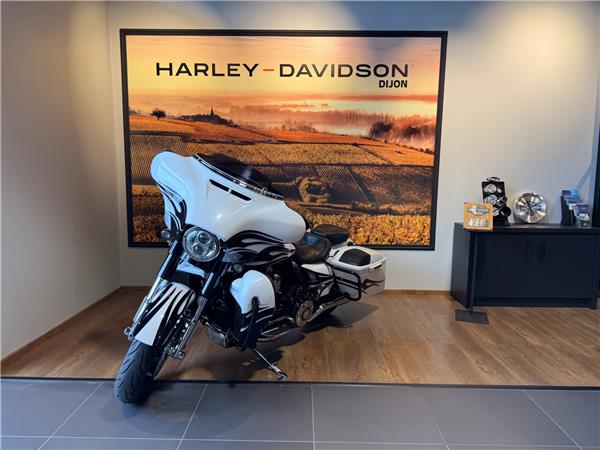 2016 HARLEY-DAVIDSON STREET GLIDE CVO