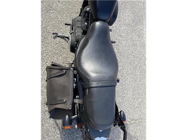 Harley-Davidson Sportster XL883N - 883 Iron