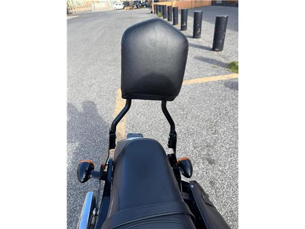 Harley-Davidson Sportster XL883N - 883 Iron