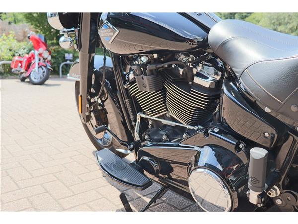 2025 HARLEY-DAVIDSON SOFTAIL FLHC HERITAGE CLASSIC