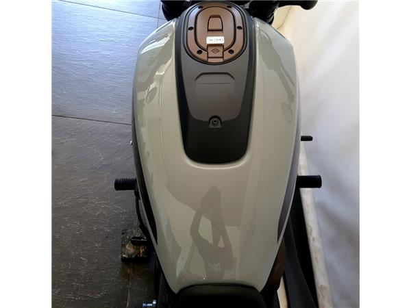 HARLEY-DAVIDSON SPORTSTER S