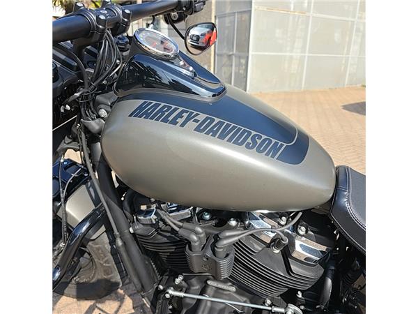 Harley-Davidson Softail FAT BOB 114
