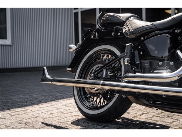 Harley-Davidson Kiel FLHC Heritage - Chicano Umbau - Motorumbau -