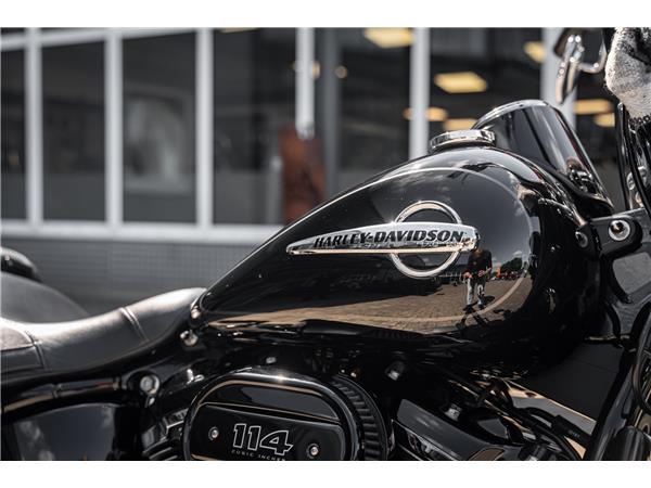 Harley-Davidson Kiel FLHC Heritage - Chicano Umbau - Motorumbau -