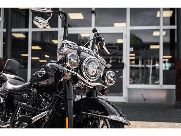 Harley-Davidson Kiel FLHC Heritage - Chicano Umbau - Motorumbau -