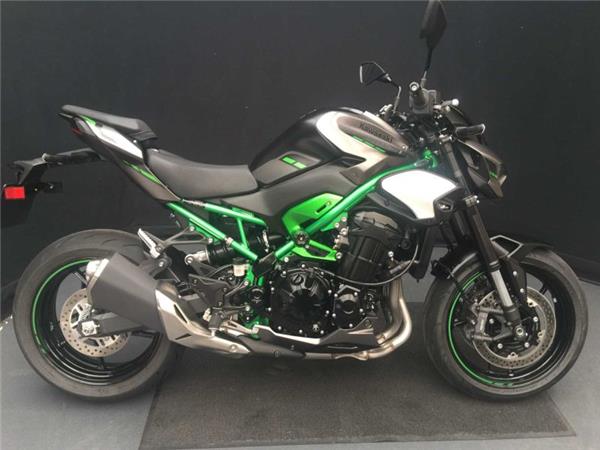 2025 Kawasaki Z900 GREY & GREEN
