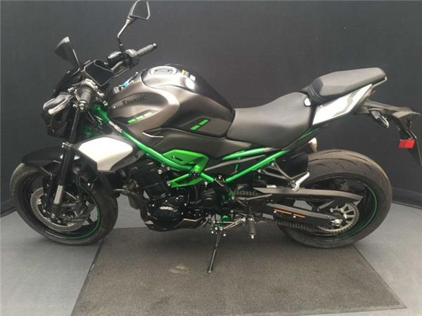 2025 Kawasaki Z900 GREY & GREEN