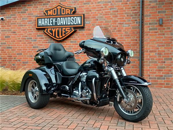 FLHTCUTG Tri Glide Ultra 