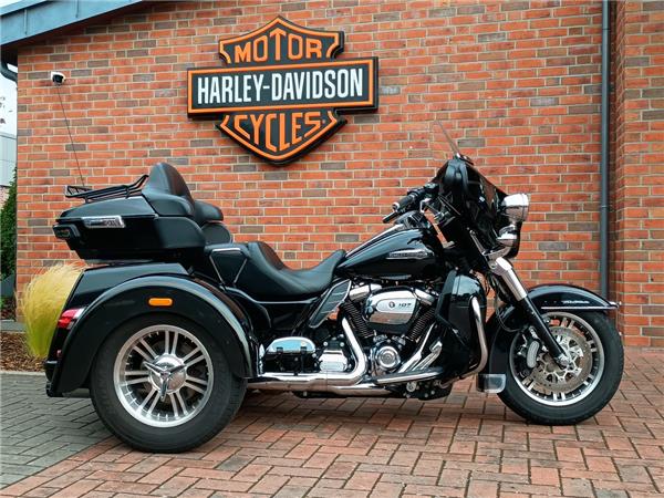 FLHTCUTG Tri Glide Ultra 