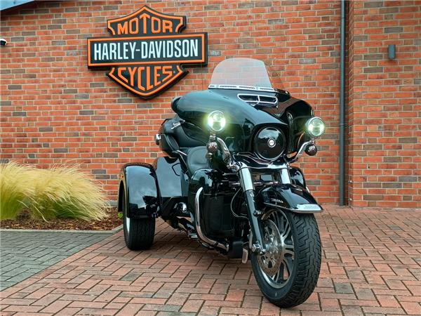 FLHTCUTG Tri Glide Ultra 