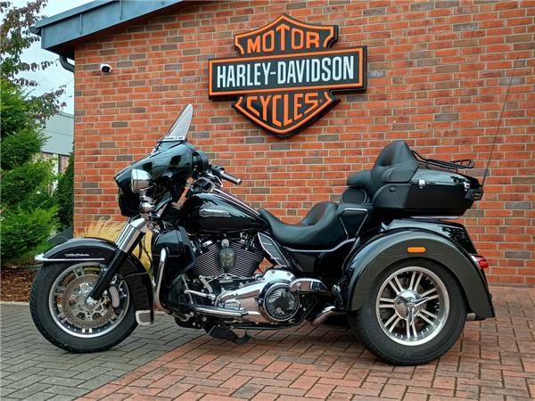 FLHTCUTG Tri Glide Ultra 