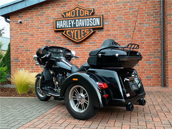 FLHTCUTG Tri Glide Ultra 