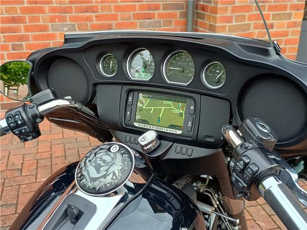 FLHTCUTG Tri Glide Ultra 