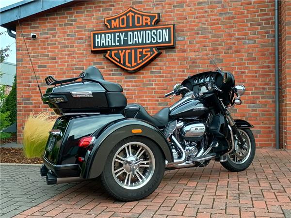 FLHTCUTG Tri Glide Ultra 