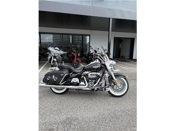2018 HARLEY-DAVIDSON ROAD KING