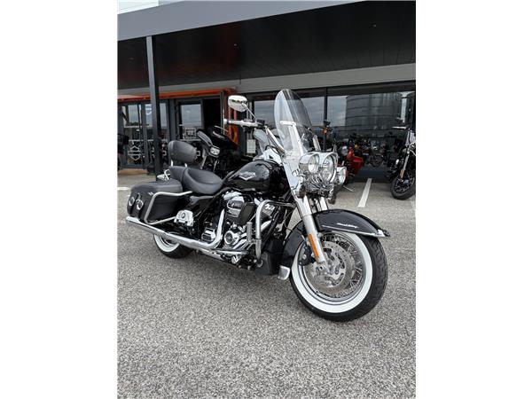 2018 HARLEY-DAVIDSON ROAD KING