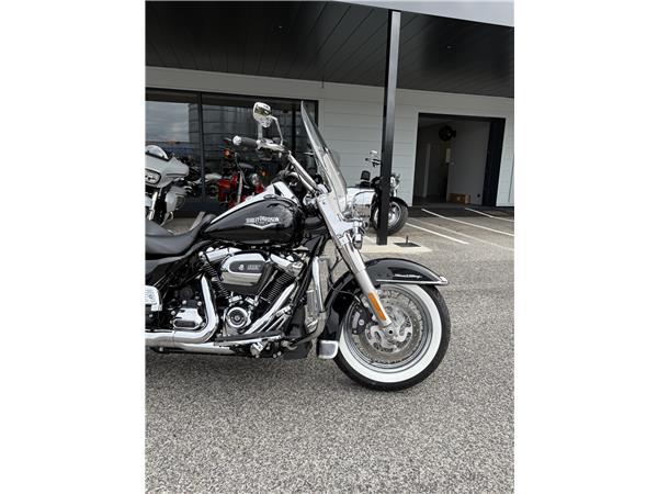 2018 HARLEY-DAVIDSON ROAD KING