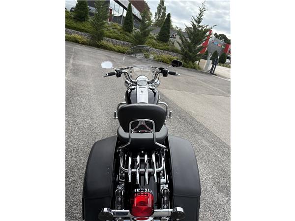 2018 HARLEY-DAVIDSON ROAD KING