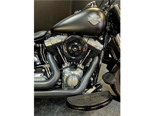 2013 HARLEY-DAVIDSON SLIM