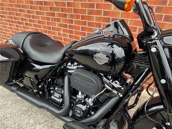 2025 Harley-Davidson Road King Special 1868 24