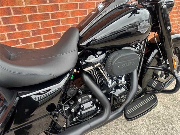 2025 Harley-Davidson Road King Special 1868 24
