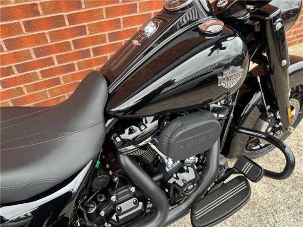 2025 Harley-Davidson Road King Special 1868 24