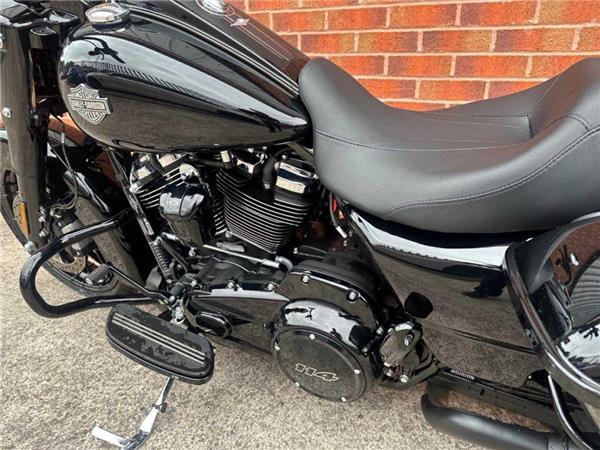 2025 Harley-Davidson Road King Special 1868 24
