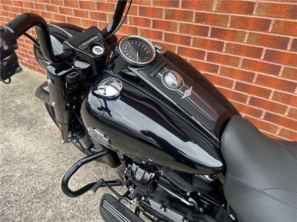 2025 Harley-Davidson Road King Special 1868 24