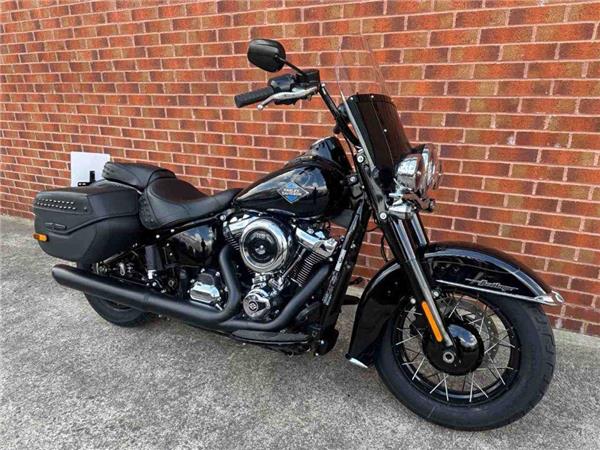 2025 Harley-Davidson FLHC HERITAGE CLASSIC