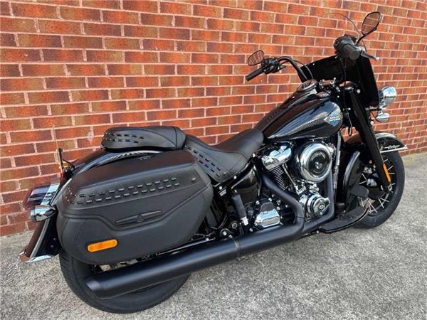 2025 Harley-Davidson FLHC HERITAGE CLASSIC