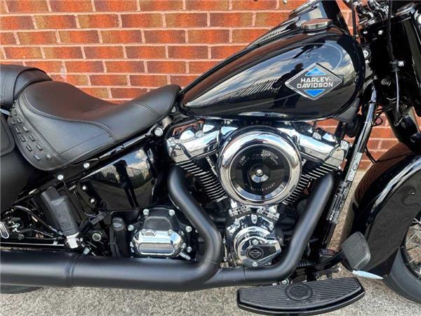 2025 Harley-Davidson FLHC HERITAGE CLASSIC