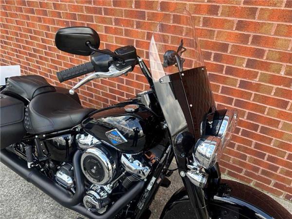 2025 Harley-Davidson FLHC HERITAGE CLASSIC