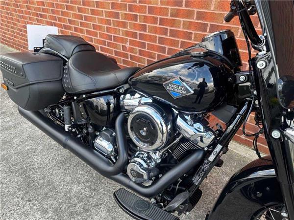 2025 Harley-Davidson FLHC HERITAGE CLASSIC